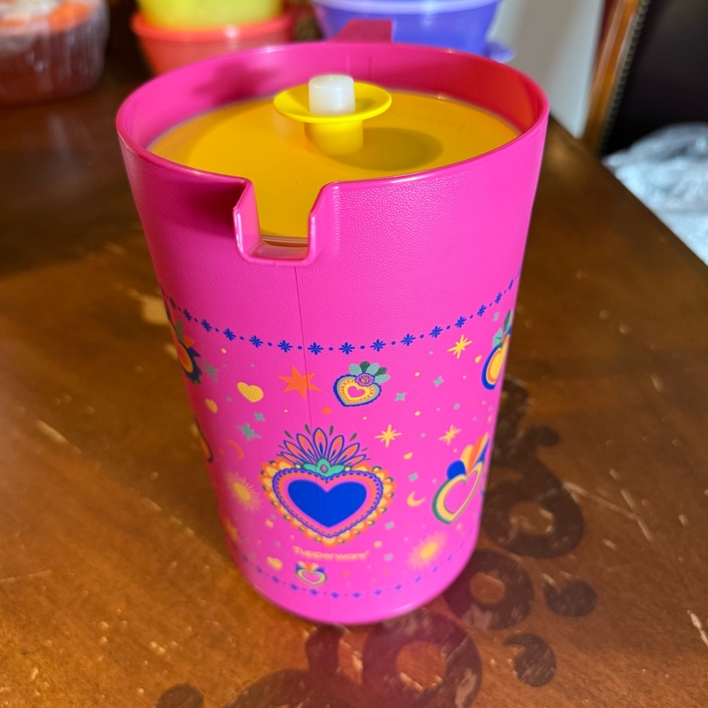 Tupperware Pitcher 2qt Mexican Heart